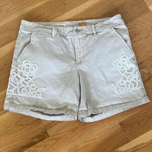 Pilcro and the letterpress Lace-Trim Khaki Shorts, Sz 30.